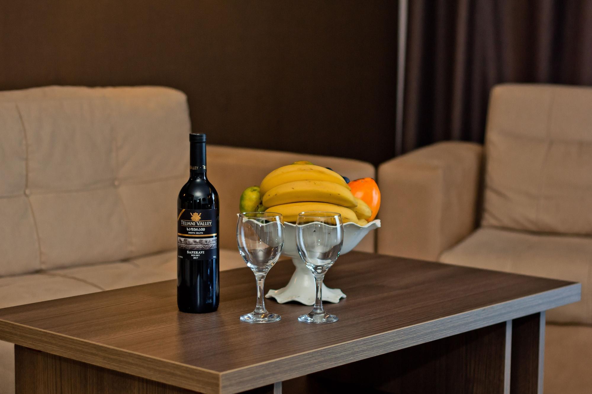 Sky Inn Батуми Екстериор снимка