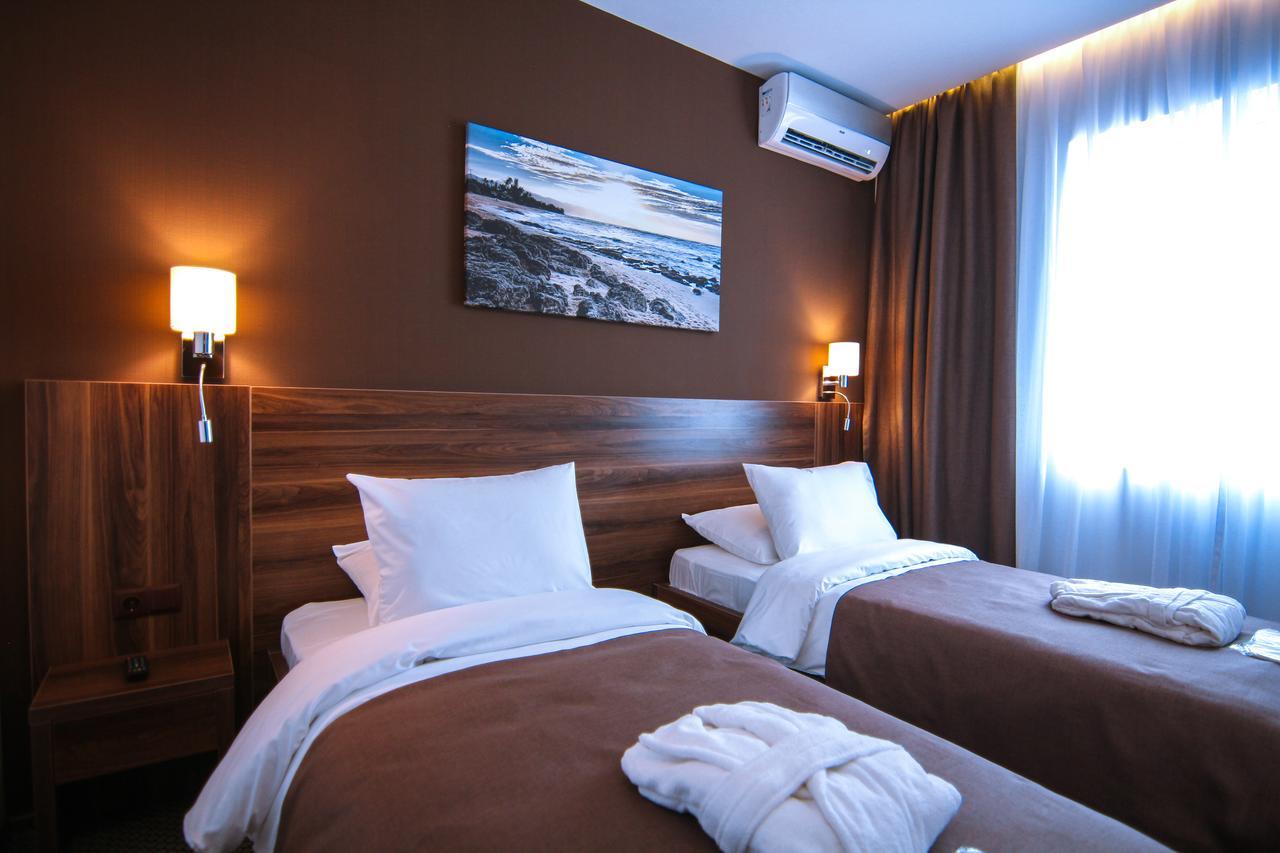 Sky Inn Батуми Екстериор снимка