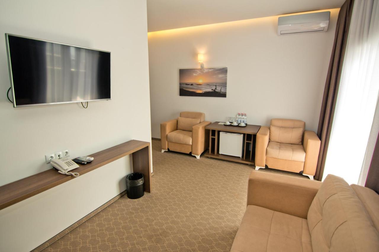 Sky Inn Батуми Екстериор снимка