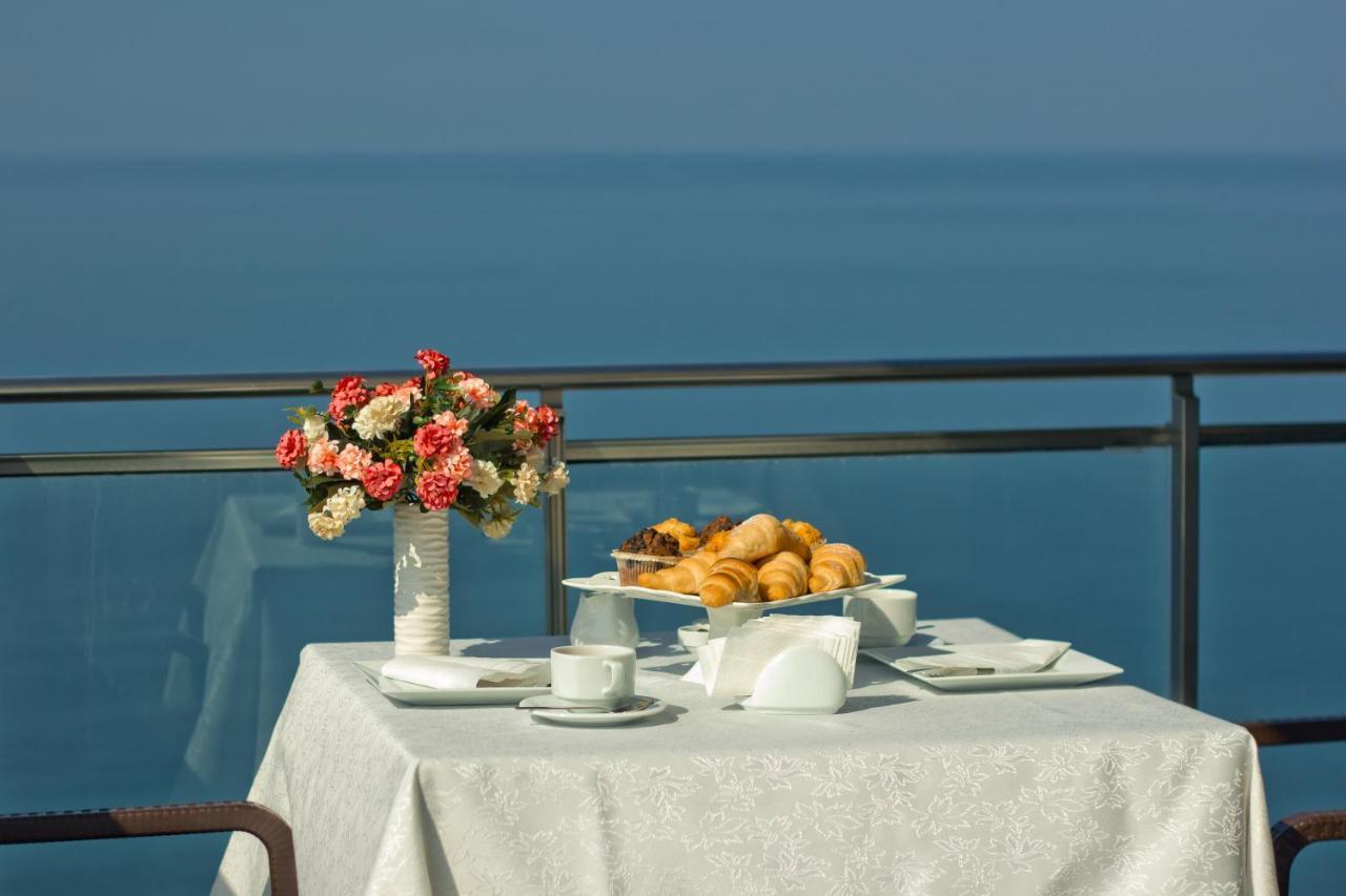 Sky Inn Батуми Екстериор снимка